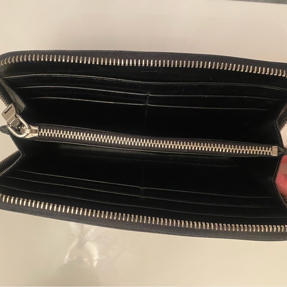 Prada Wallet - Picture 8 of 10